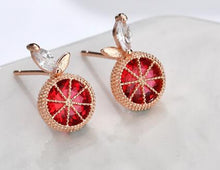 Load image into Gallery viewer, Lãng mạn Dễ Thương Nhỏ Màu Đỏ Của Apple Fruit Stud Earrings Đối Với Phụ Nữ Micro Pave AAA Cubic Zirconia CZ Pha Lê Bông Tai Nữ
