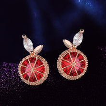 Load image into Gallery viewer, Lãng mạn Dễ Thương Nhỏ Màu Đỏ Của Apple Fruit Stud Earrings Đối Với Phụ Nữ Micro Pave AAA Cubic Zirconia CZ Pha Lê Bông Tai Nữ
