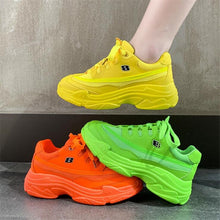 Load image into Gallery viewer, Mềm mại thông thường dày Giày Sneaker nền tảng mùa hè lưới thoáng khí nam nữ đế bằng vàng Giày thể thao nữ Orange 2019
